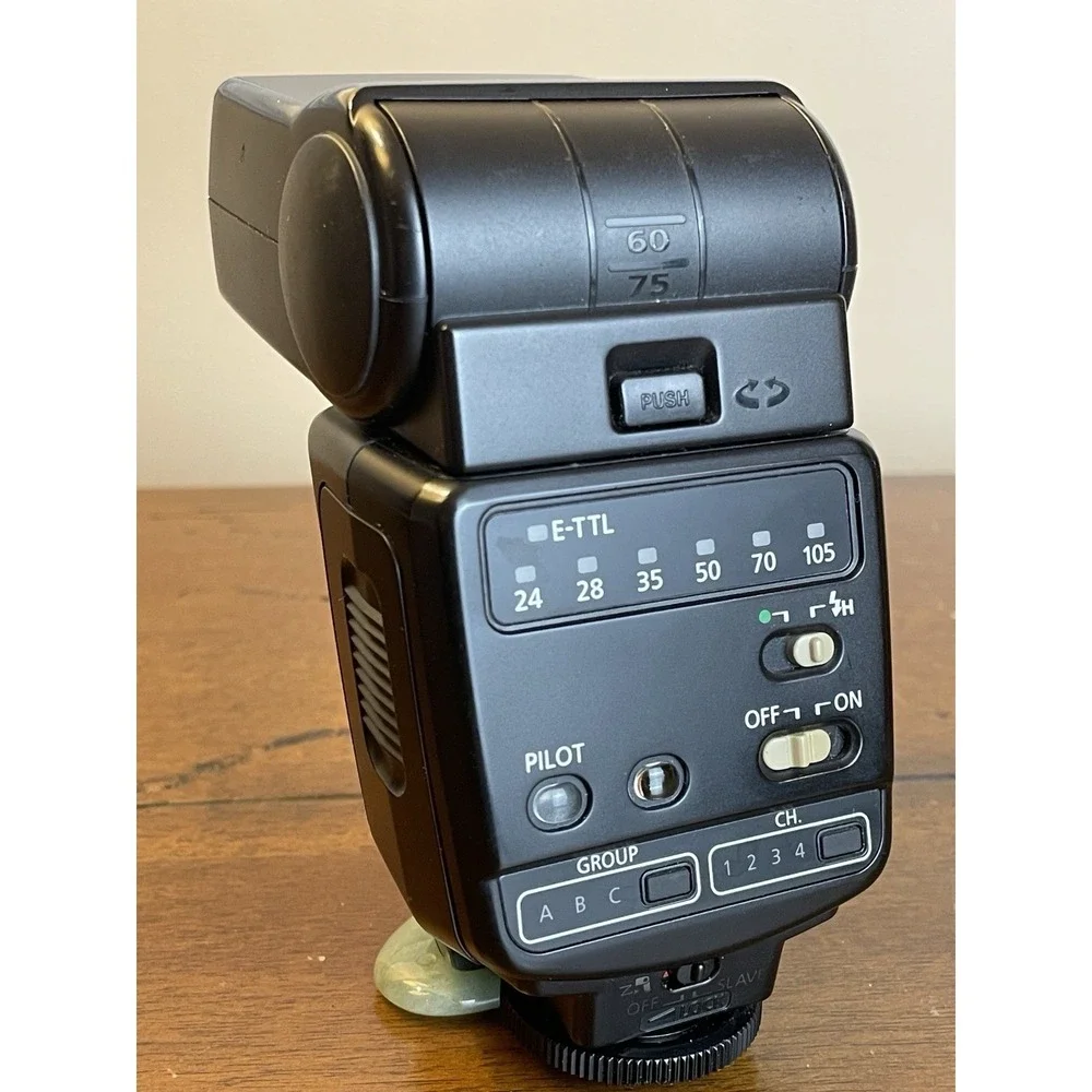Canon Speedlite 420EX Shoe Mount Flash for Canon + Lowepro Soft Padded Case